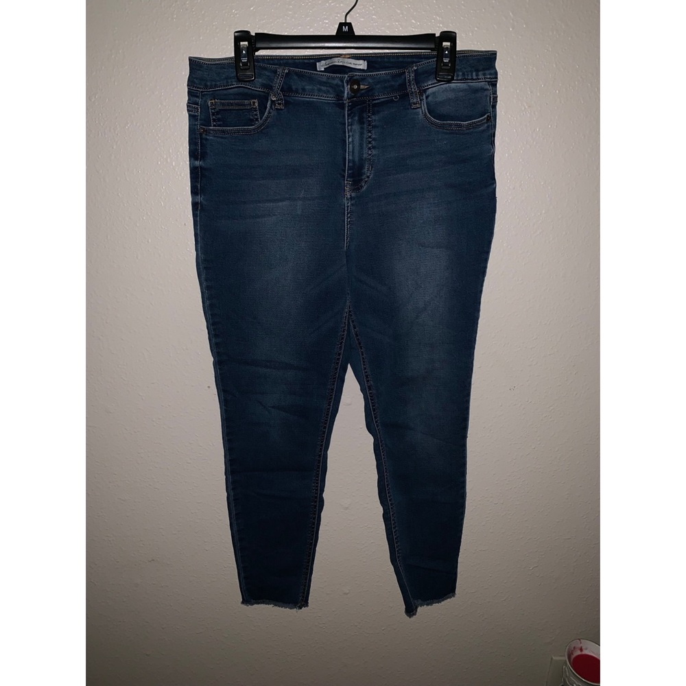 Woman’s American Rag high wasted jeans
